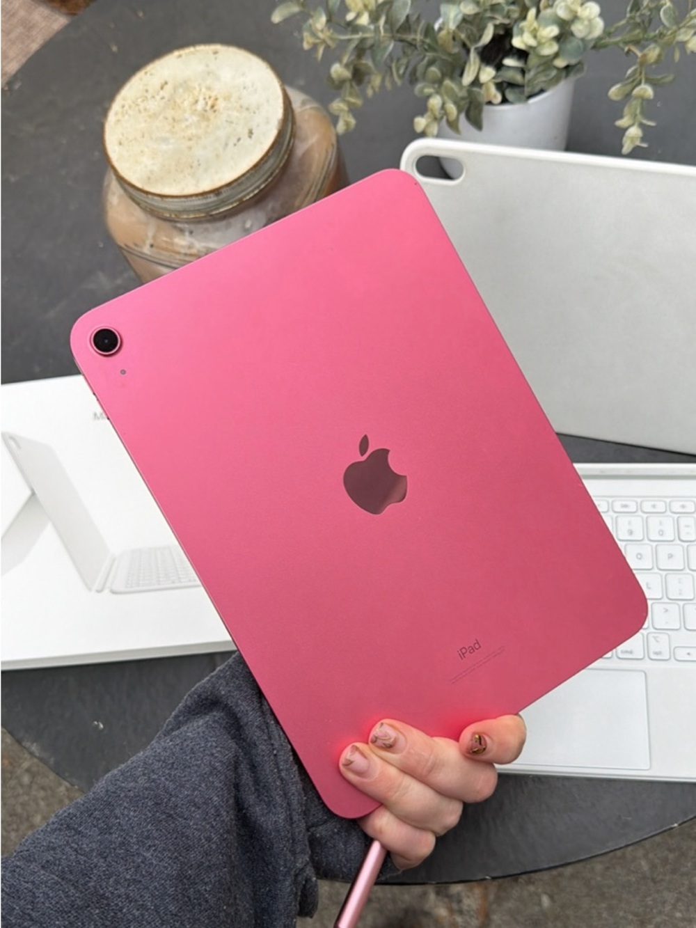 Apple 10th Gen IPad + Magic Keyboard Bundle
